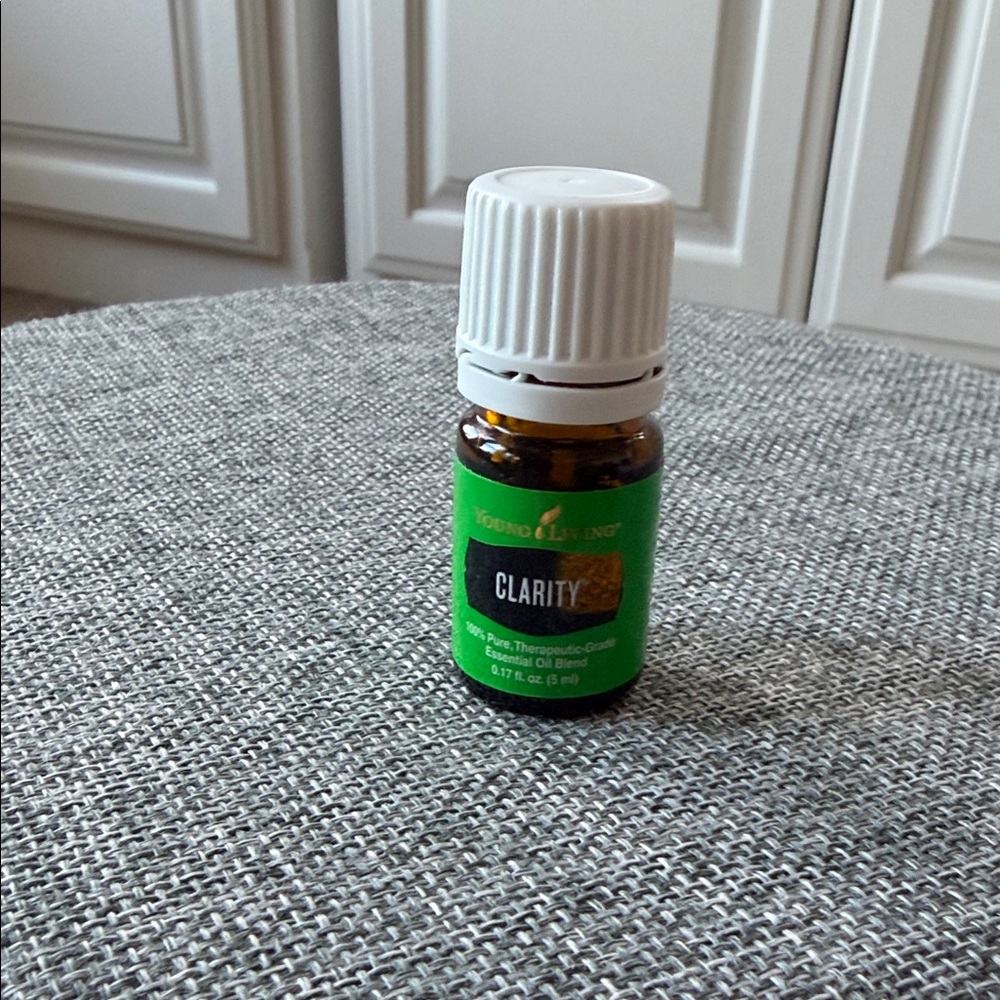 Young Living 5ml Clarity Oil in Green and White